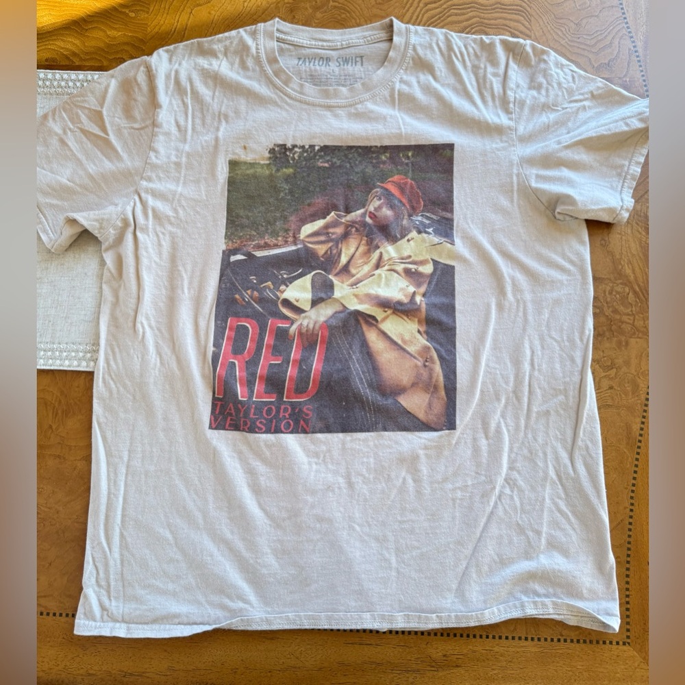 taylor swift red taylor’s version graphic tee size large